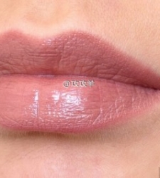 C 㴽 Rouge Allure Luminous Satin No. 01