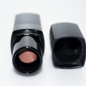 BOBBIBROWN RICH LIPɫɫ32 UBER BEIGE