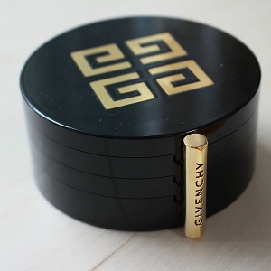 Givenchy вױ̵ɫ з۱촽۽ë໹Ӱ